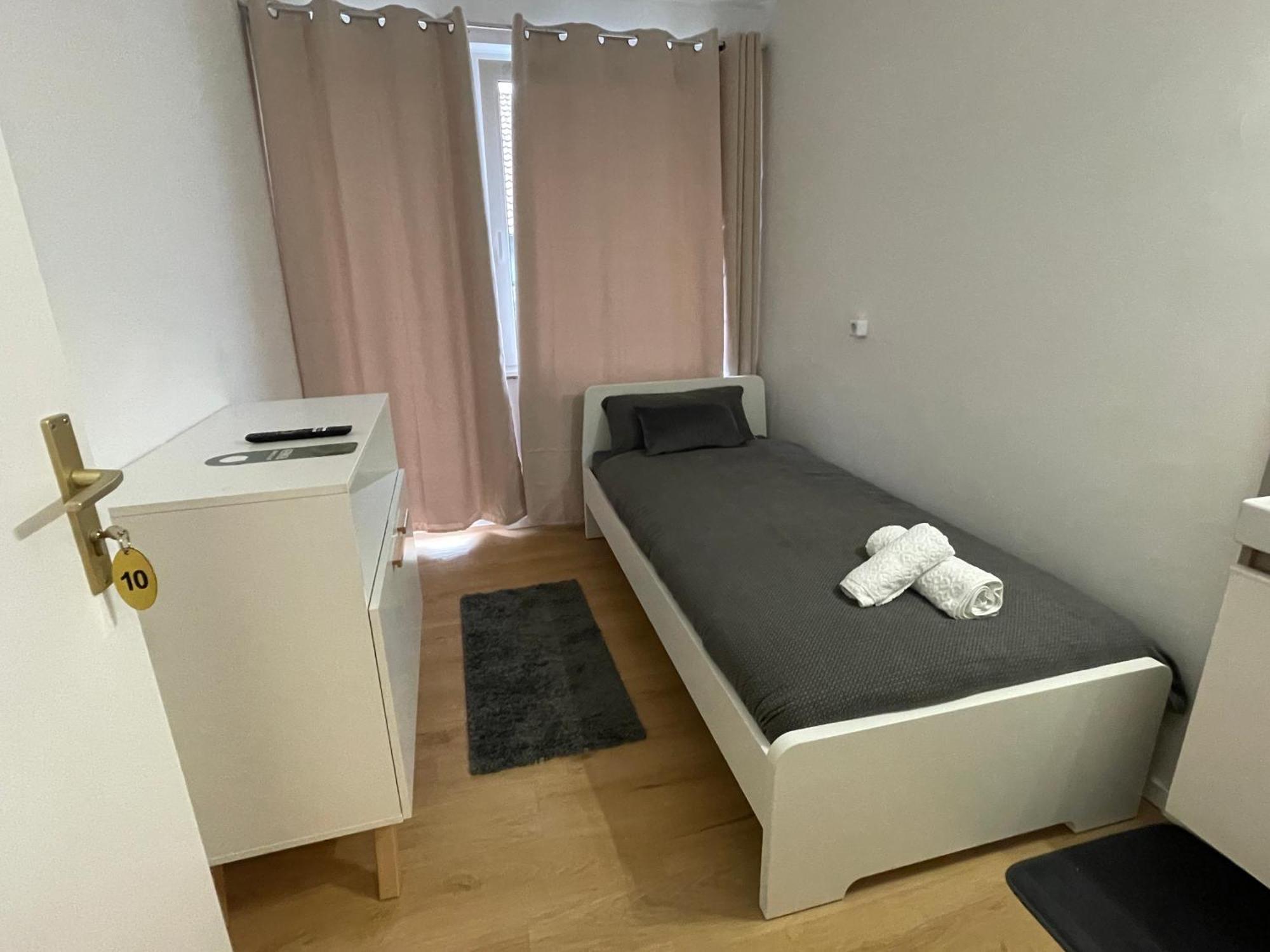 Pension Baeren Engstingen ภายนอก รูปภาพ